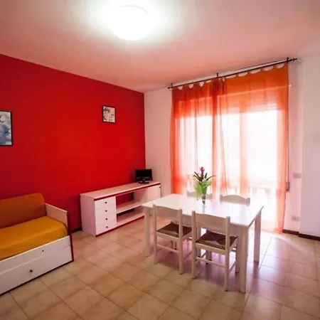 Aparthotel With Swimming Pool In Luni Mare 3*