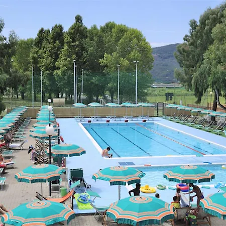 With Swimming Pool In Luni Mare Lägenhetshotell 3*