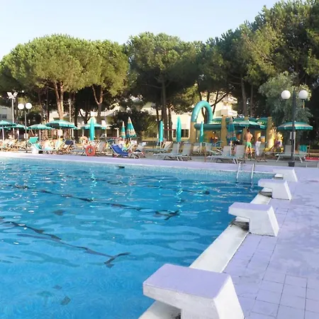 Lägenhetshotell With Swimming Pool In Luni Mare 3*