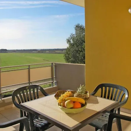 Ξενοδοχείο με διαμερίσματα With Swimming Pool In Luni Mare