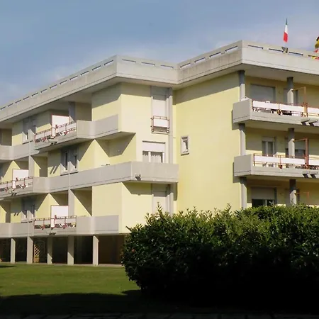 With Swimming Pool In Luni Mare Ξενοδοχείο με διαμερίσματα 3*