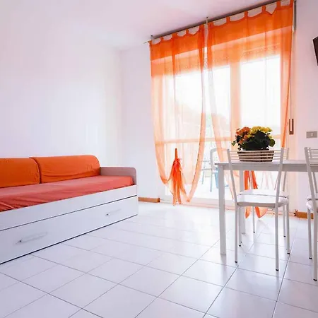 With Swimming Pool In Luni Mare Ξενοδοχείο με διαμερίσματα