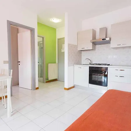 With Swimming Pool In Luni Mare Ξενοδοχείο με διαμερίσματα