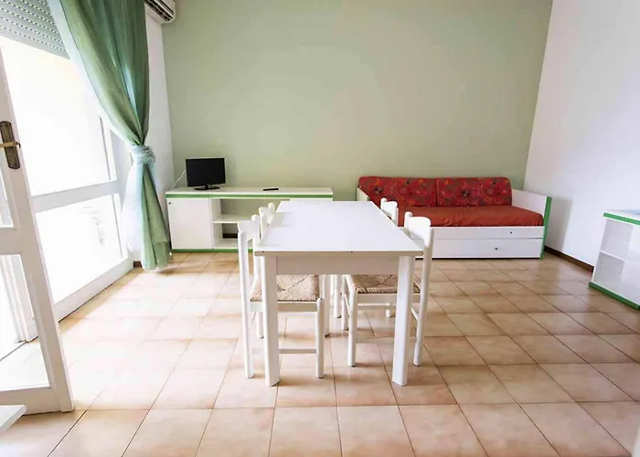 Aparthotel With Swimming Pool In Luni Mare 3*