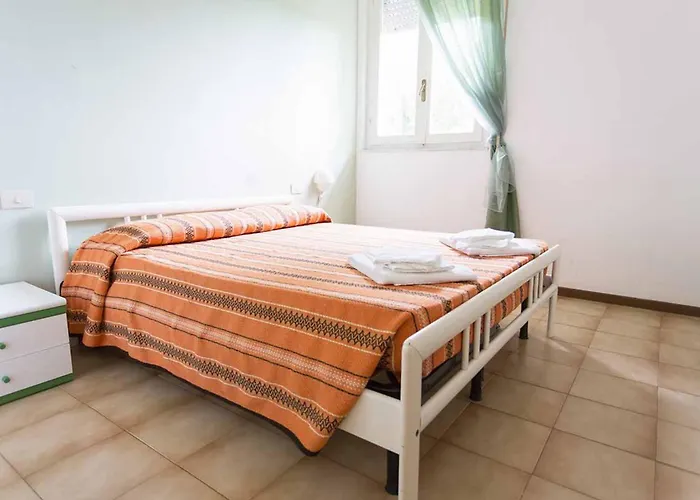 With Swimming Pool In Luni Mare Aparthotel 3*