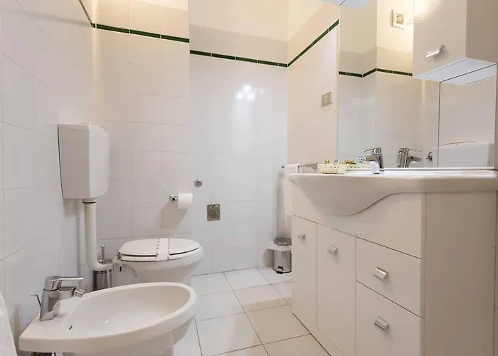 Aparthotel With Swimming Pool In Luni Mare