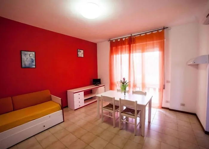 Apartahotel With Swimming Pool In Luni Mare 3*