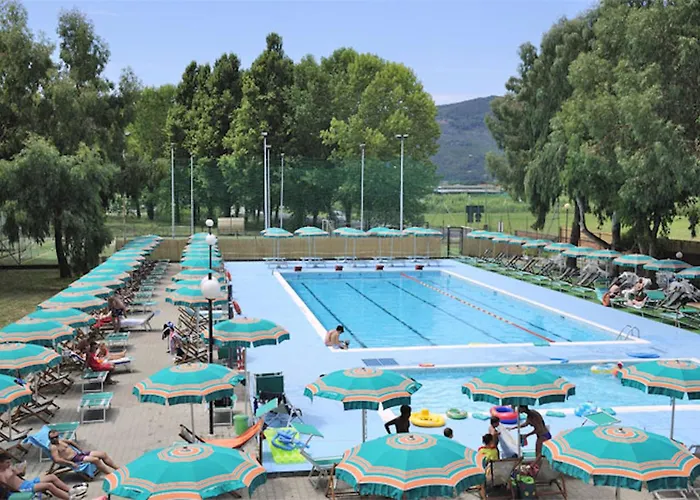 With Swimming Pool In Luni Mare מלון דירות 3*