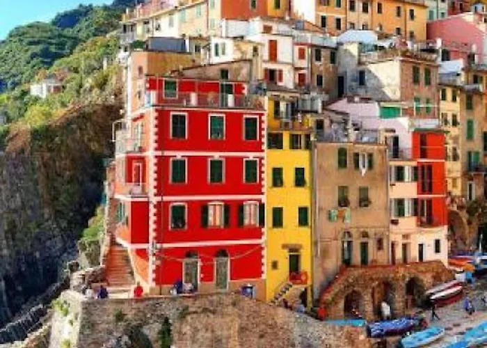 Aparthotel With Swimming Pool In Luni Mare