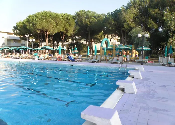 Apartahotel With Swimming Pool In Luni Mare 3*