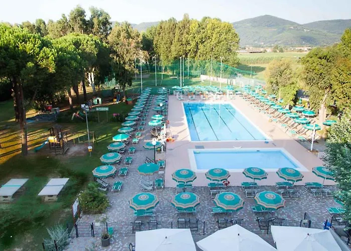 With Swimming Pool In Luni Mare מלון דירות